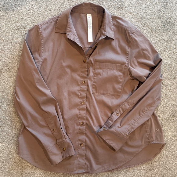 NWOT Lululemon Athletica Cotton-Blend Poplin Button-Down Shirt in Color Taupe, L - Picture 9 of 10